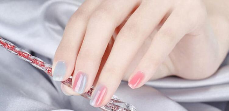 SNS Nails: What Is An SNS Manicure & How Does It Work?